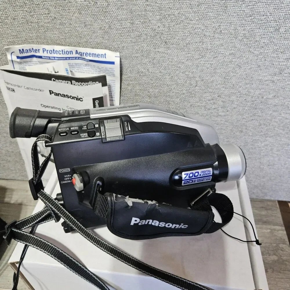 Panasonic Palmcorder Camcorder PV-L354D 700x Zoom W/ Charger TESTED + extras